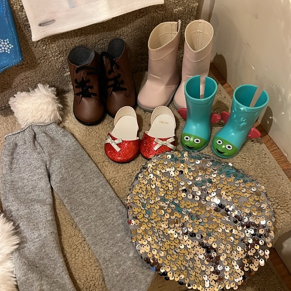 Lot of American Girl Outfits/Shoes - Picture 4 of 6